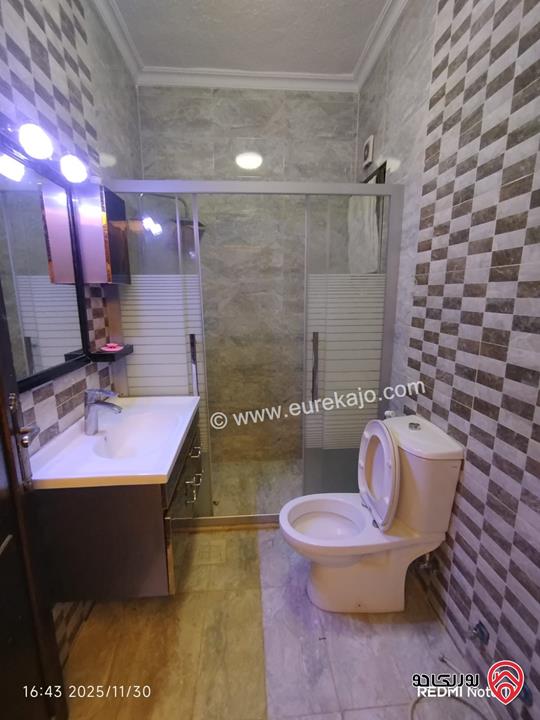 شقة طابق ارضي مساحة 150م داخلي و 70م خارجي وكراج خاص للبيع في عمان - طبربور 