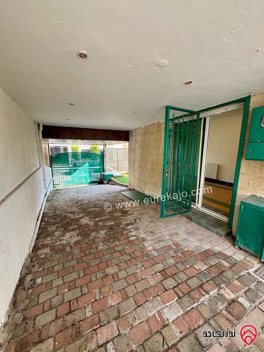 فيلا مميزة مساحة 505م على أرض 361م للبيع في عمان - دير غبار