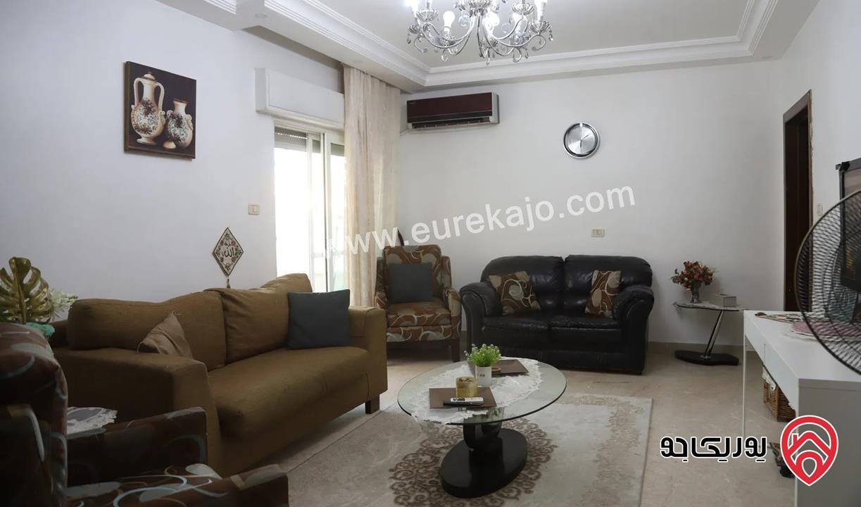 شقة فاخرة مساحة 242م طابق ثالث للبيع في عمان - خلدا