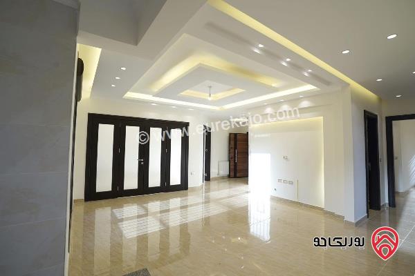 شقة طابق أرضي مساحة 175م مع ترس للبيع في عمان - طريق المطار قرب جامعة البترا 