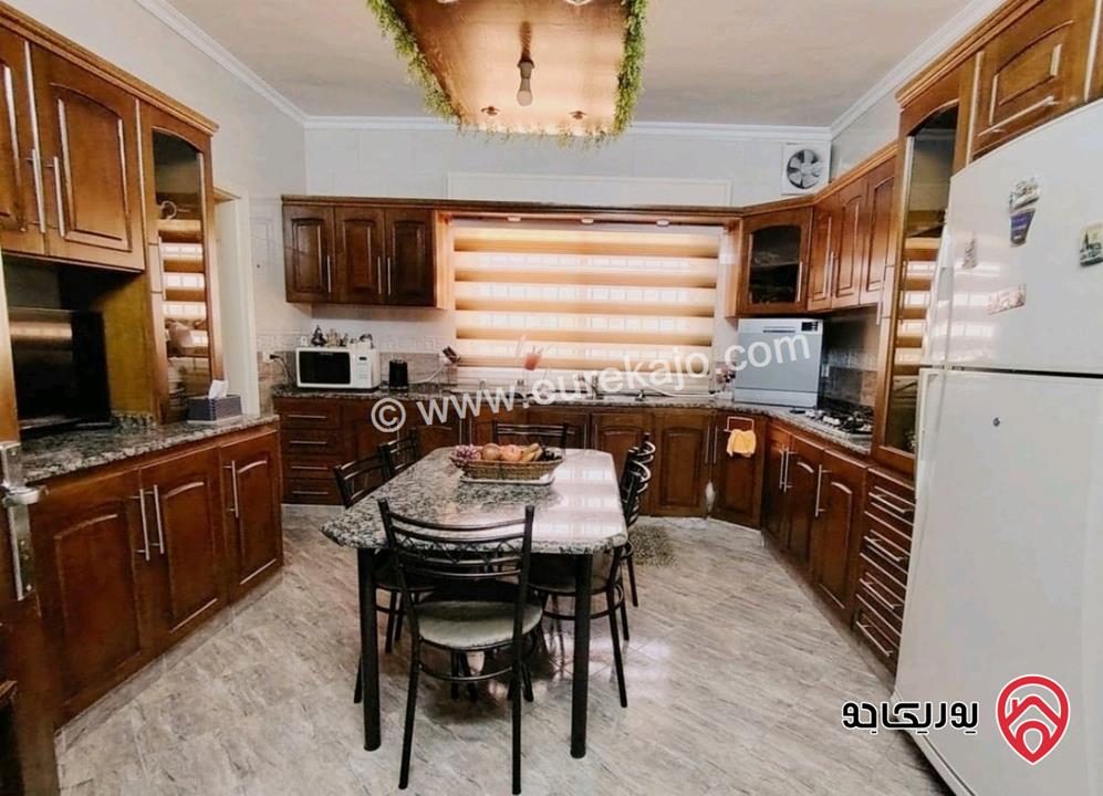 شقة طابقية مساحة 230م للبيع في عمان - اليادودة اسكان الصيادلة 