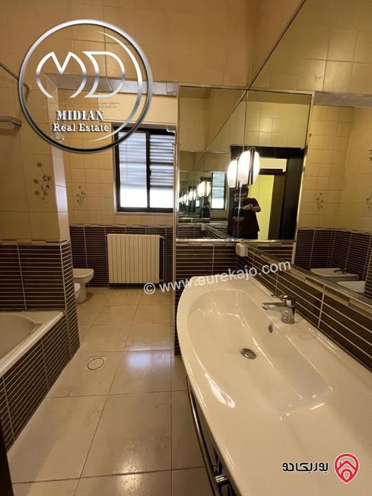 شقة طابقية فارغة للايجار في عمان - جبل عمان مساحة 320م طابق ثاني اطلالة جميلة تشطيبات سوبر ديلوكس