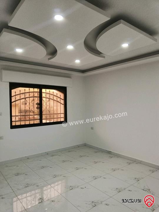 شقة طابق ثالث دوبلكس فخمة مساحة 200م لم تسكن للبيع في الزرقاء الجديدة