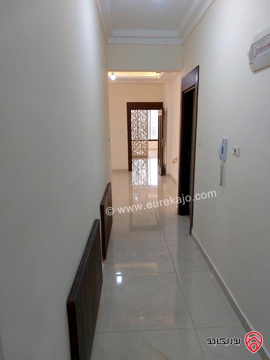 شقة مساحة 210م طابق ثالث للبيع في عمان - طريق المطار من المالك مباشرة