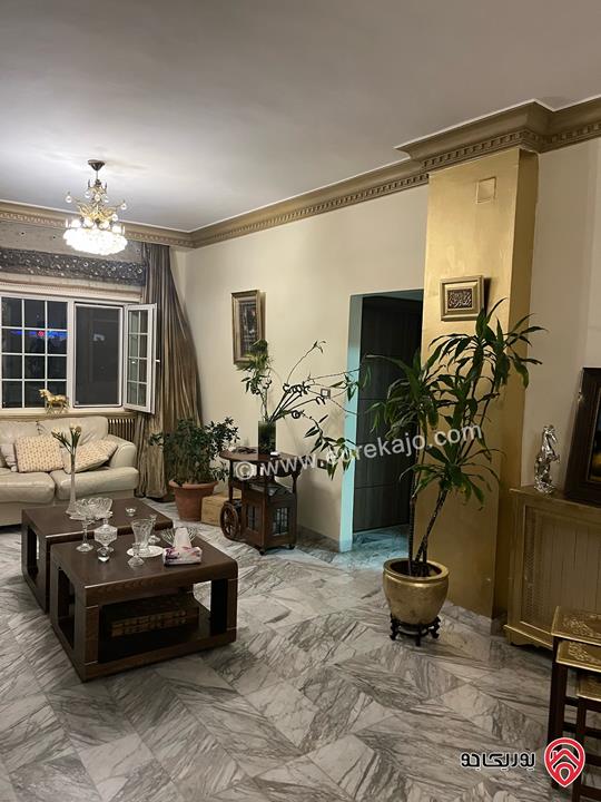شقة طابق كامل (بمدخلين، بالاصل شقتين) مساحة اجمالية 560م (460م + 100م روف) للايجار مفروشة في عمان - أم أذينة