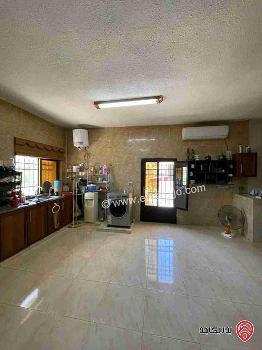 منزل طابقين مساحة 500م وأرض 1000م للبيع بسعر قابل للتفاوض في عمان - أم البساتين