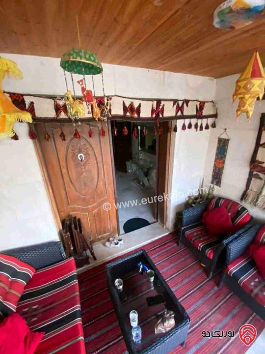 شقة أرضية مساحة 186م داخلي و 30م خارجي للبيع مفروشة في عمان - الجندويل