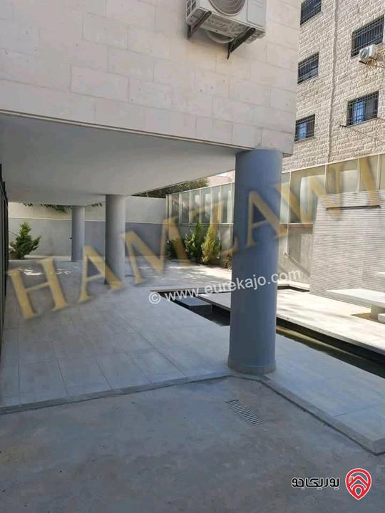 شقة دوبلكس أرضية مساحة 300م داخلي و 250م خارجي للايجار في عمان - حي الصحابة 