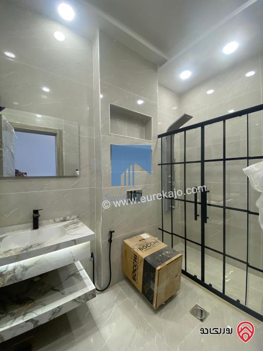 شقة فاخرة للبيع في عمان - خلدا قرب إشارة البنك العربي ومركز زها طابق ثالث 220م مع روف دوبلكس 100م لم تسكن