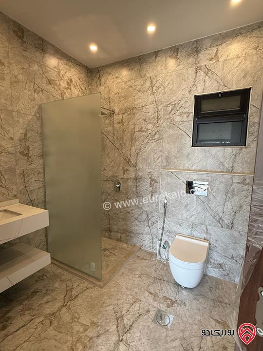 شقة مساحة 150م طابق أول للبيع في عمان - الجبيهة خلف ديوان آل الصمادي 