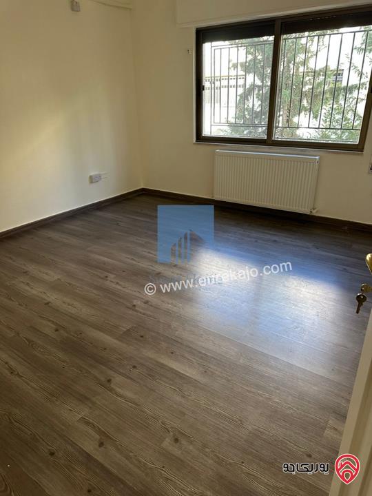 شقة فاخرة طابق ثاني 210م تشطيب سوبر ديلوكس للبيع في عمان - دير غبار