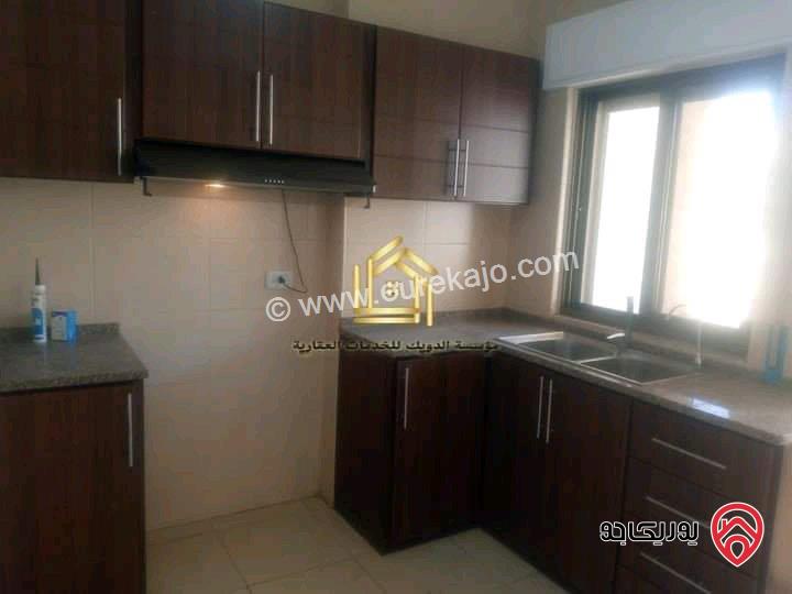 شقة فارغة طابق شبه ارضي مساحة 150م داخلي و 80م خارجي للإيجار في عمان - ضاحية الرشيد 