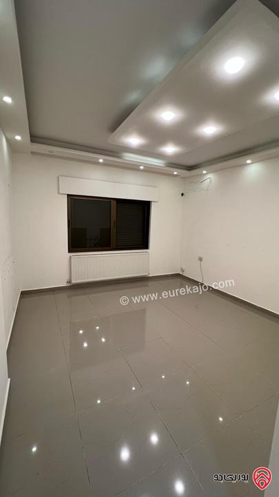 شقة طابق أخير مع روف مساحة 280م باطلالة خلابة للبيع في عمان - ضاحية النخيل من المالك مباشرة 