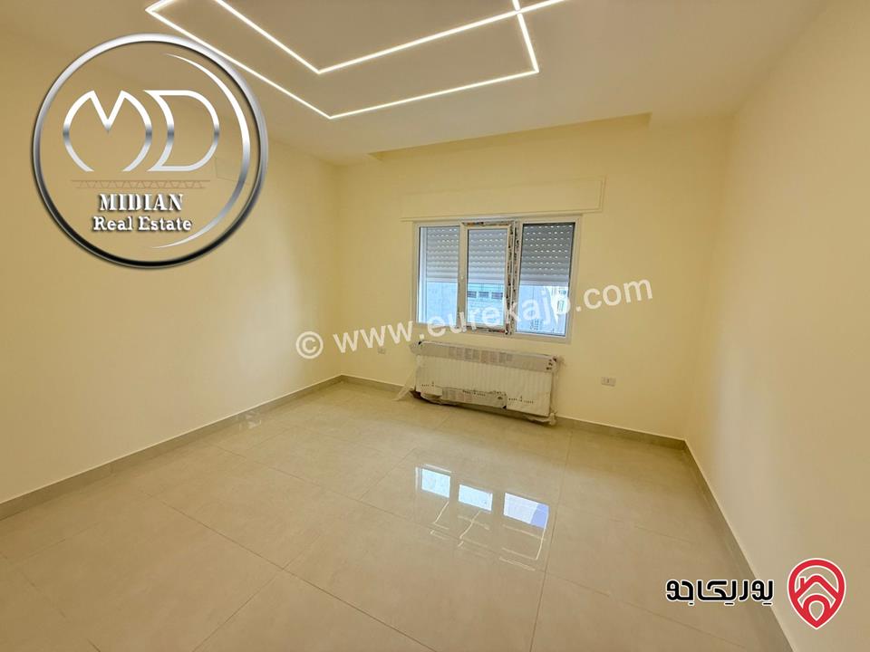 شقة دوبلكس طابق اخير مع روف للبيع في عمان - خلدا مساحة 205م مع تراسات تشطيبات و ديكورات عصرية فاخرة اطلالة رائعة