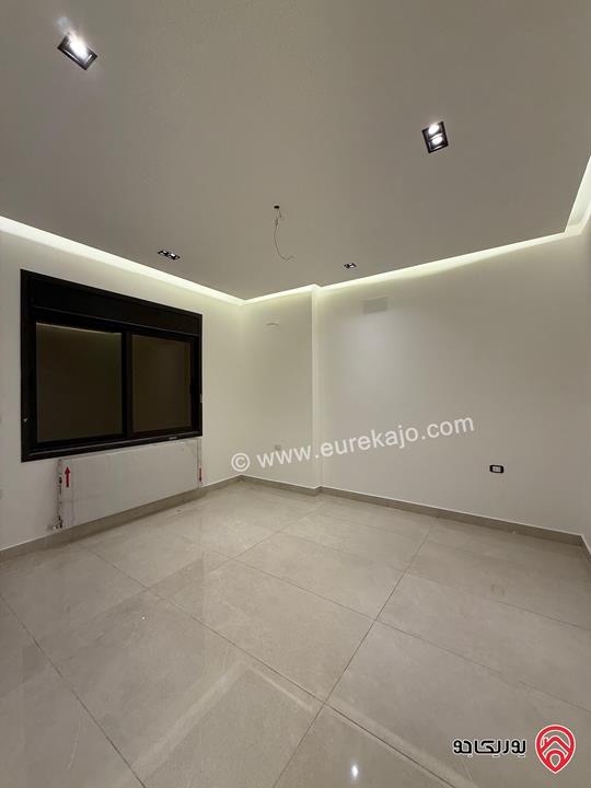 شقة طابق ارضي مساحة 227م مع ترس 60م سوبر ديلوكس للبيع في عمان - تلاع العلي