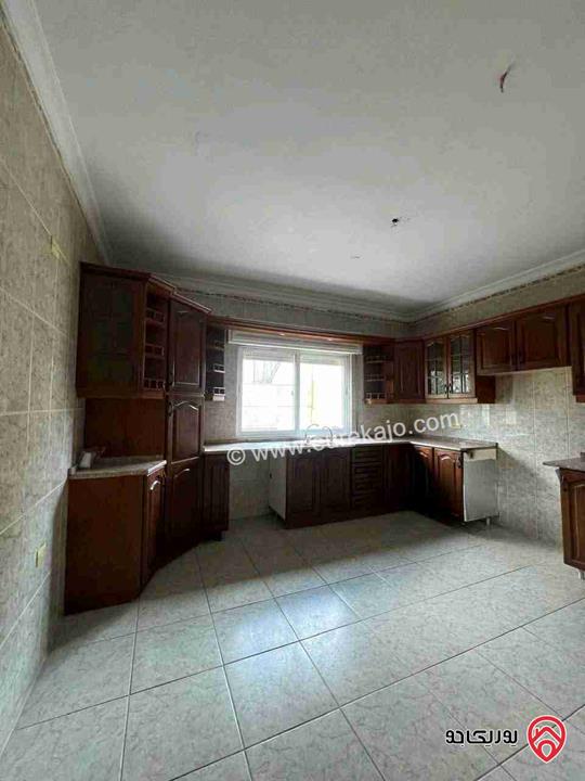 شقة فارغة مساحة 185م طابق ثالث للايجار في عمان - أم السماق