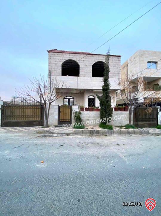 بيت مستقل مساحة 400م على ارض 360م للبيع في عمان - ابو علندا المستندة الطبقة الشرقية 