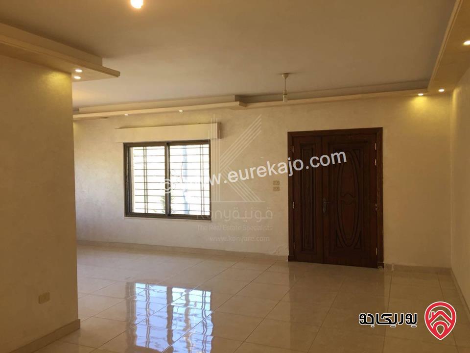 شقة مميزة طابق ثالث مساحة 190م مع روف 25م وترس 120م للبيع أو للايجار في عمان - دير غبار