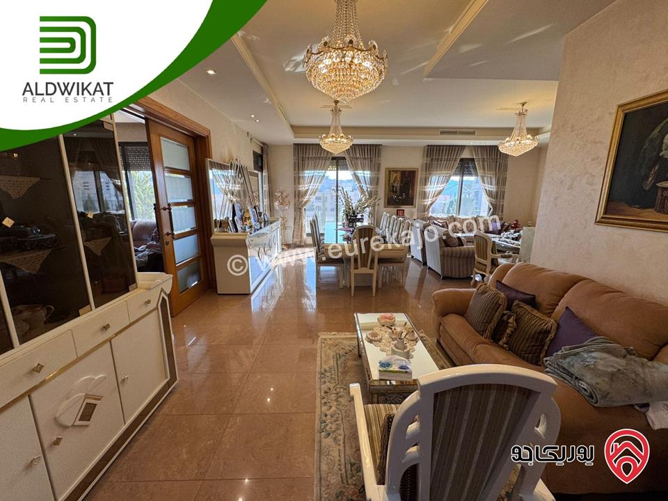 فيلا مساحة الارض 1600م ومساحة البناء 1100م مساحة الحديقة 400م للبيع في السلط - منطقة السرو 