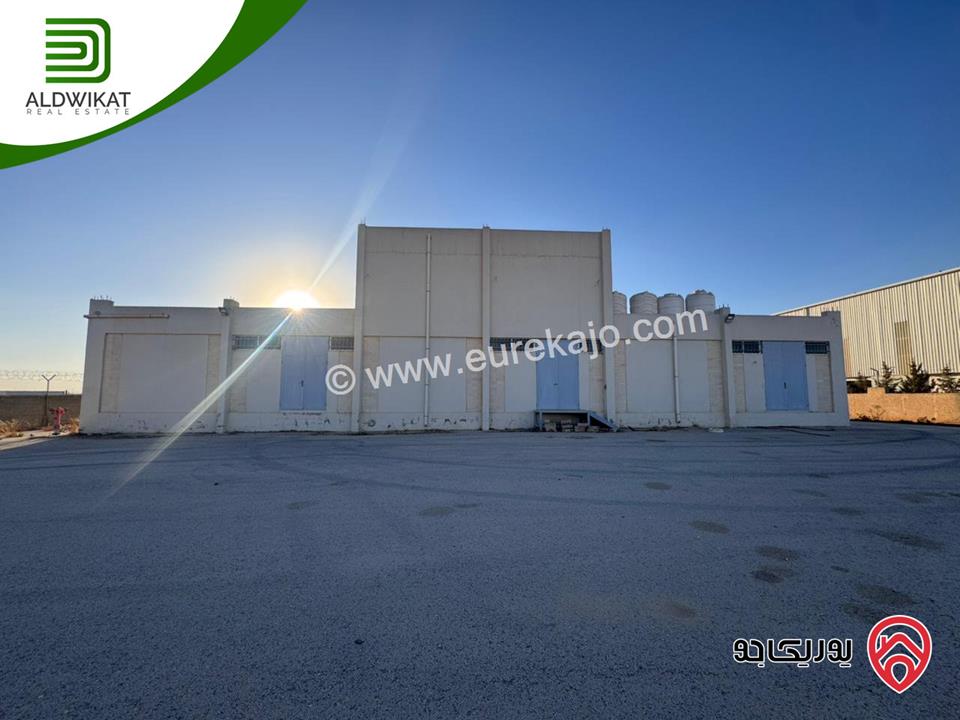 ارض صناعي للبيع في عمان - القسطل مساحتها 4 دونم عليها بناء مساحته 1700م بالقرب من مصنع ادوية الحكمه