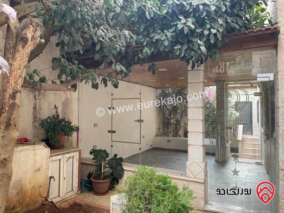 شقة مميزة شبه أرضية مساحة 170م داخلي و 90م خارجي للبيع في عمان - أم أذينة