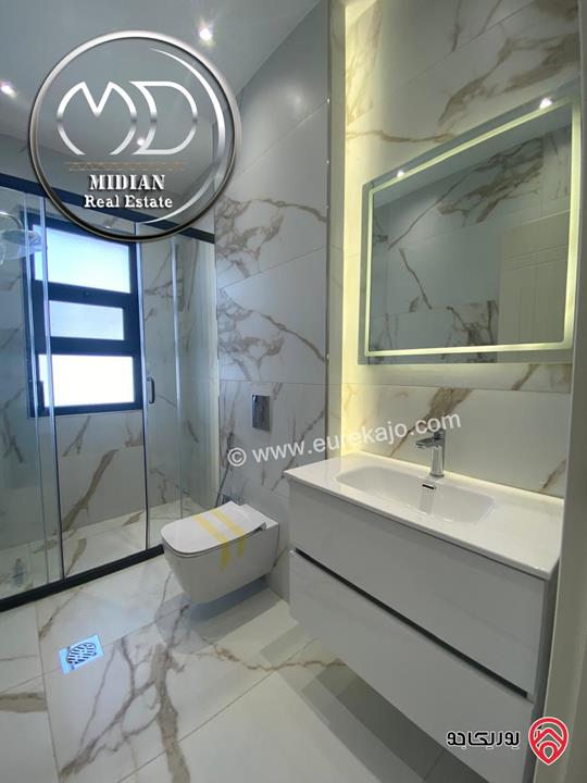 شقة دوبلكس جديدة طابق اخير مع روف للبيع في عمان - الجندويل مساحة 230م مع تراسات تشطيبات ديكورات عصرية اطلالة جميلة