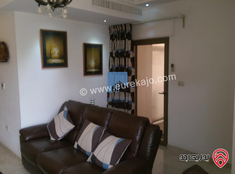 شقة مفروشة فاخرة طابق ثالث 145م مع روف 85م للبيع في عمان - عبدون 