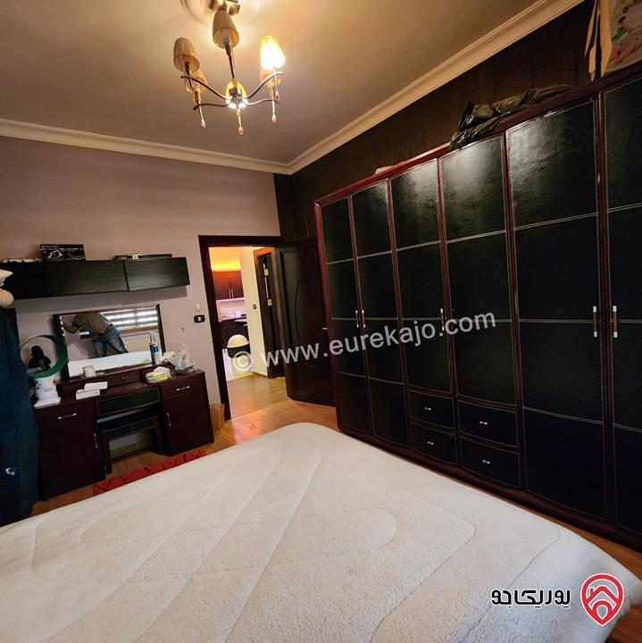 شقة فاخرة مفروشة طابق تسوية مساحة 260م للبيع في عمان - خلدا