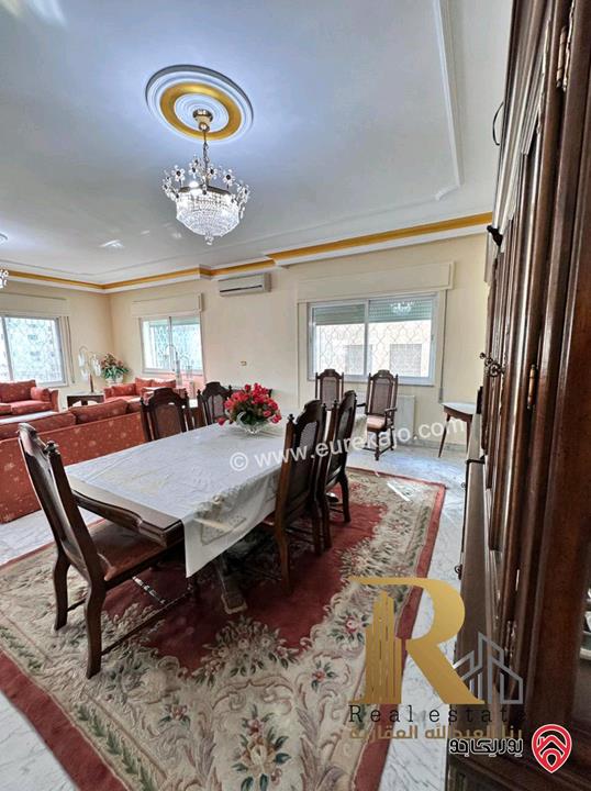 شقة طابقية مساحة 310م طابق أول للبيع في عمان - ام اذينة