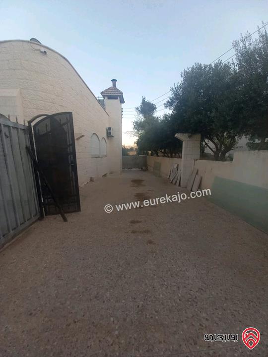 فيلا مساحة 500م على أرض 1900م للبيع في عمان - منطقة ام الدنانير 