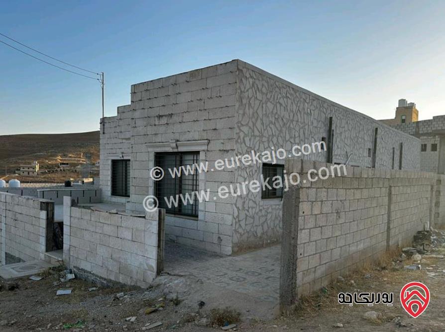 منزل مستقل مساحة 220م على ارض مساحة 500م للبيع في الزرقاء - بيرين
