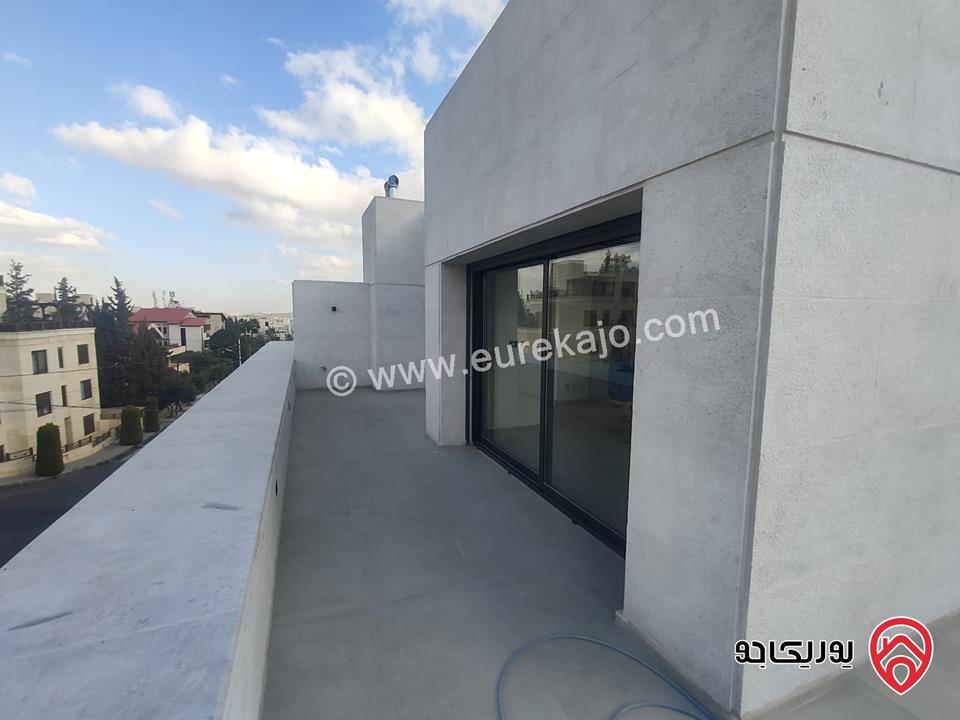 فلل متلاصقة مساحة الارض 250م مساحة البناء 500م للبيع في عمان - عبدون 