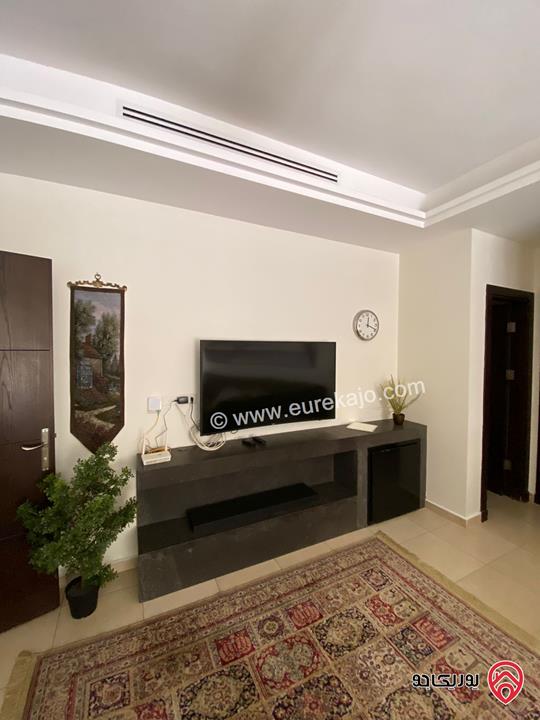 شقة طابق شبه ارضي مساحة 200م داخلي و 70م خارجي للبيع مفروشة في عمان - عبدون