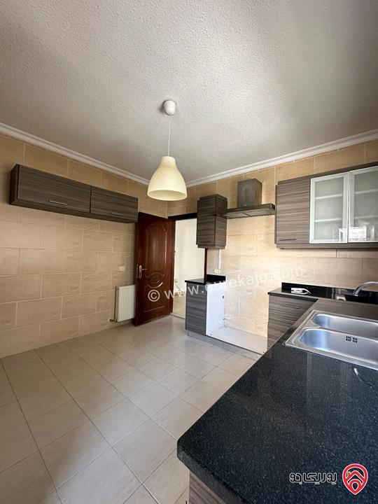 شقة طابق ثاني مساحة 170م للبيع في عمان - الرابية 