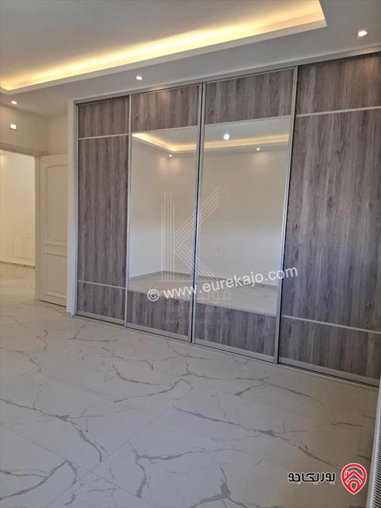 شقة مميزة مساحة 381م طابق ثالث للايجار في عمان - دير غبار