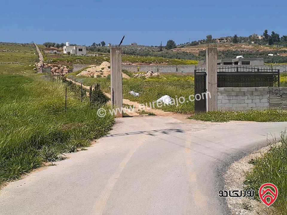 مزرعة نظام شاليه مساحة الأرض 7 دونم والبناء 140م للبيع في المفرق حمامه العموش 