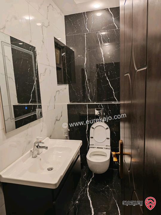 شقة ارضية مساحة 160م داخلي و 40م خارجي للبيع مفروشة في عمان - أبو السوس