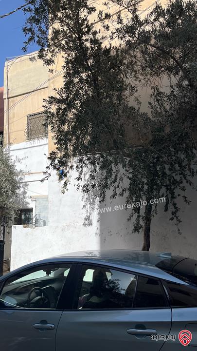 عمارة بسعر شقة مكونة من طابقين على أرض 152م، بالإضافة إلى تسوية تصلح للاستثمار و للعائلات للبيع في الرصيفة