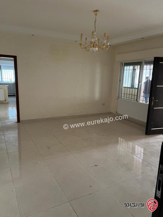 شقه دوبلكس طابق أرضي وتسويه مساحة 300 م2 مع حديقة للايجار في ضاحية الياسمين، 