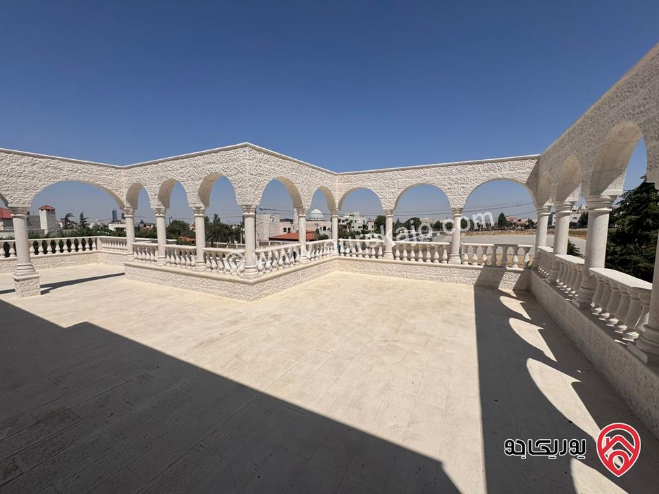 فيلا مستقلة للبيع في عمان - عبدون مساحة الارض 1350 م والبناء 1000م، الحديقة 400م، الترس 200م بالقرب من السفارة الامريكية 