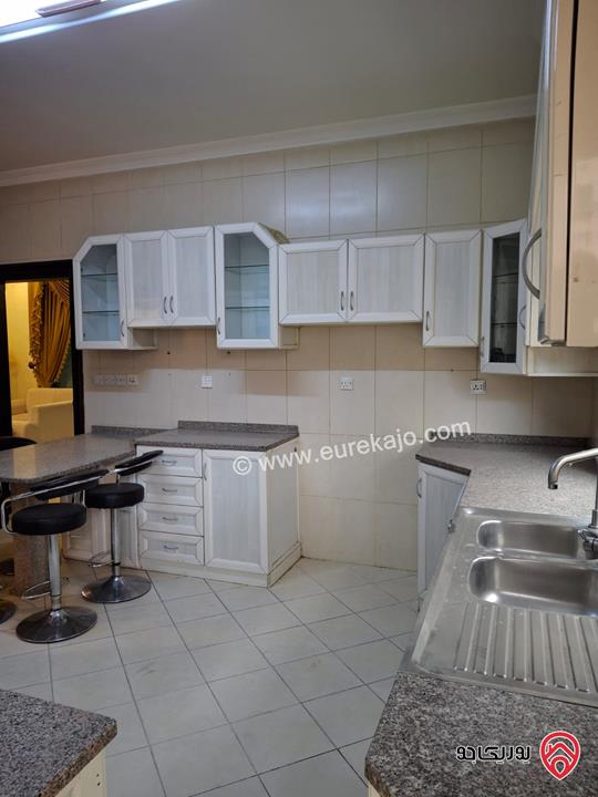 شقة أرضية مساحة 215م داخلي و 70م خارجي للبيع في عمان - عبدون