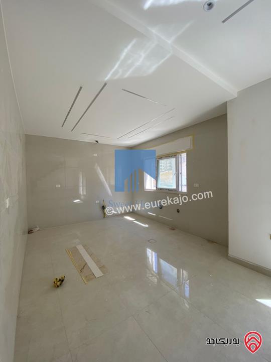 شقة فاخرة للبيع في عمان خلدا - قرب إشارة البنك العربي طابق ثالث 175م مع روف دوبلكس 120م لم تسكن