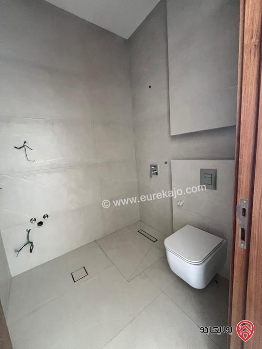 فيلا مساحة 700م على ارض 500م مع مسبح خاص للبيع في عمان - دابوق