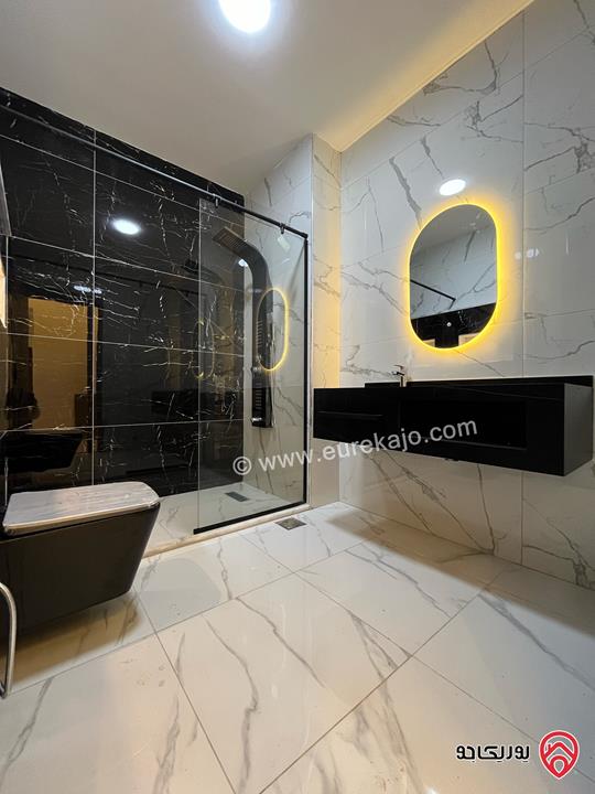 شقة طابق ثالث مع روف مساحة 195م٢ للبيع في عمان - طبربور قريبة من الخدمات