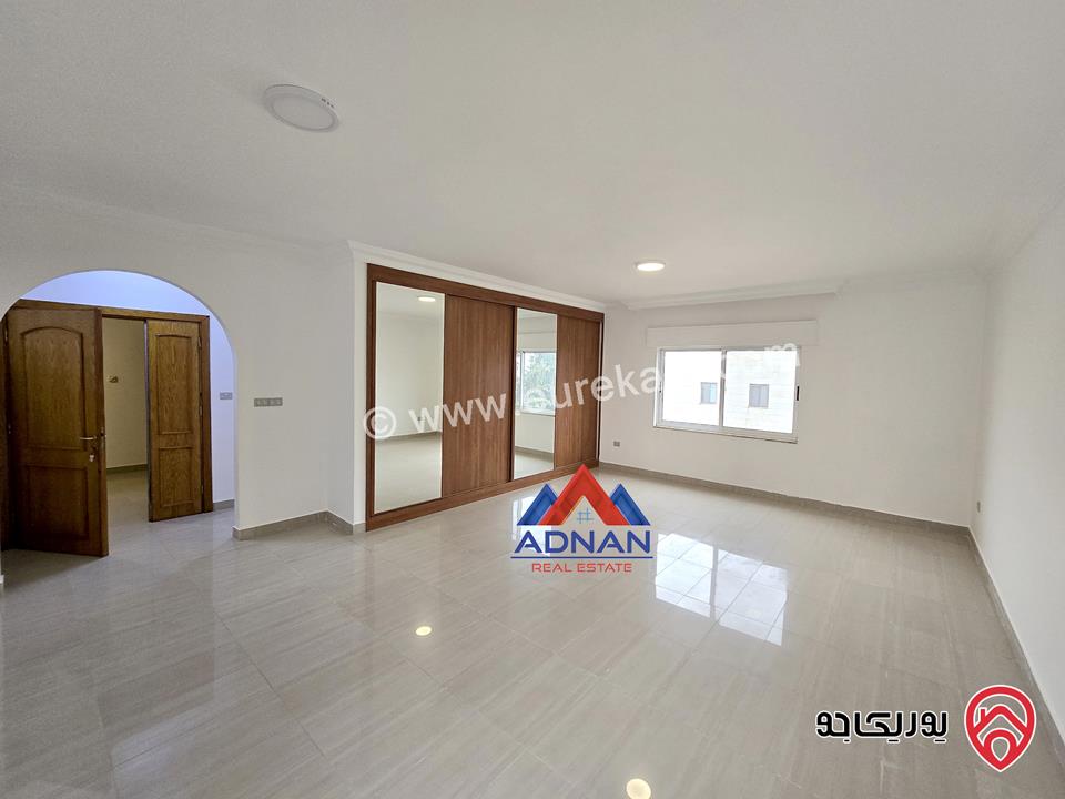 شقة طابقية مساحة 366 متر طابق ثاني للبيع في عمان - الصويفية