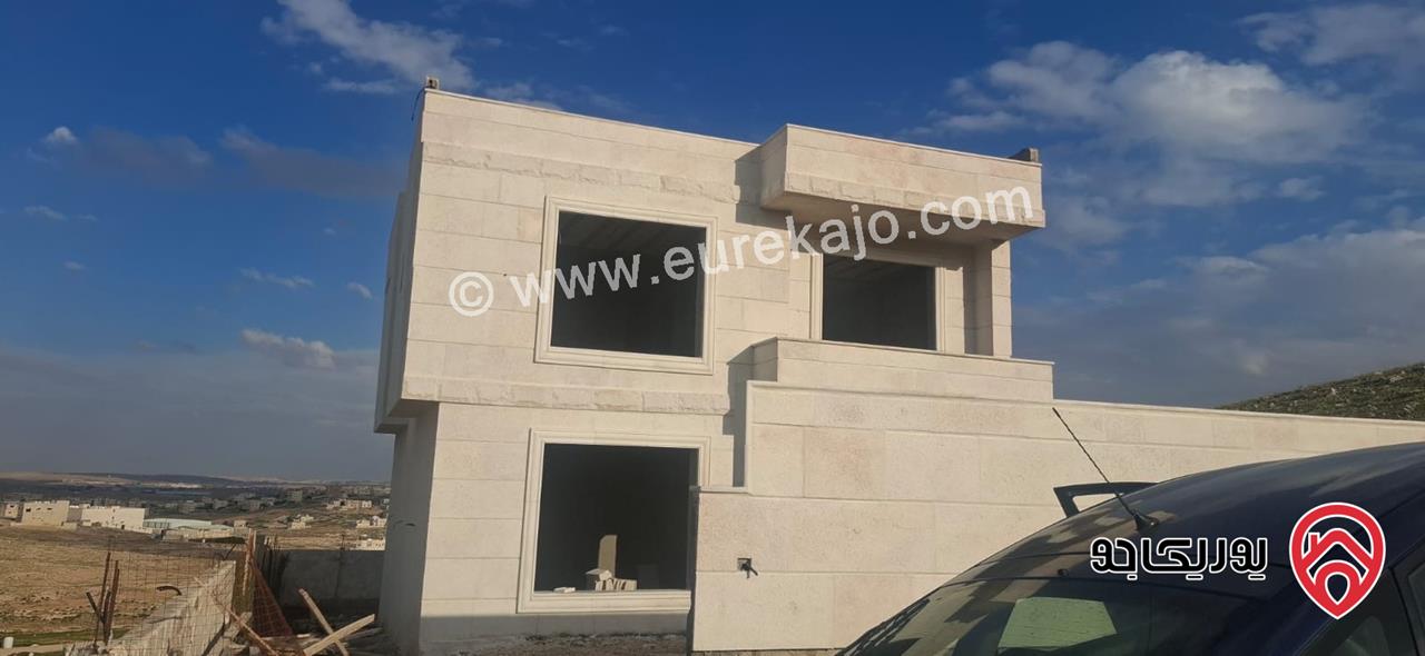 منزل دوبلكس عظم مساحة 219م على أرض 260م للبيع في الزرقاء حي المسامير 