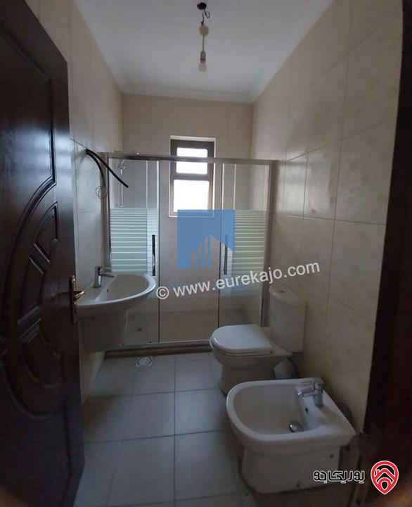 شقة مميزة طابق ثالث 180م مع روف 80م للبيع في عمان - الرابية