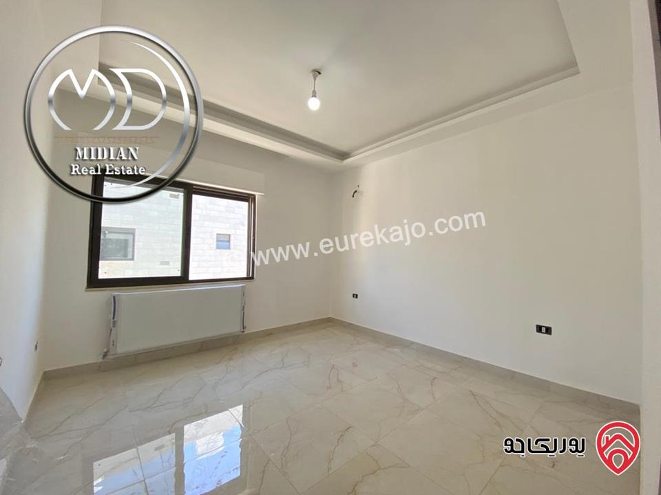 شقة شبه ارضي جديدة للبيع في عمان - ام السماق مساحة 200م مع ترس و حديقة 200م تشطيبات ديكورات سوبر ديلوكس بسعر مميز