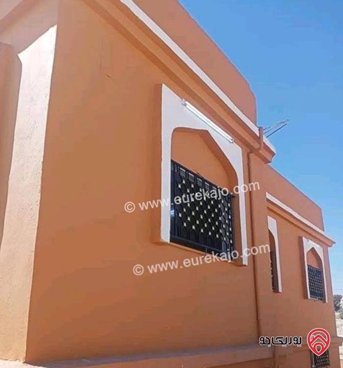منزل طابقين على أرض 3 دونم و 900م للبيع في الزرقاء - الهاشمية