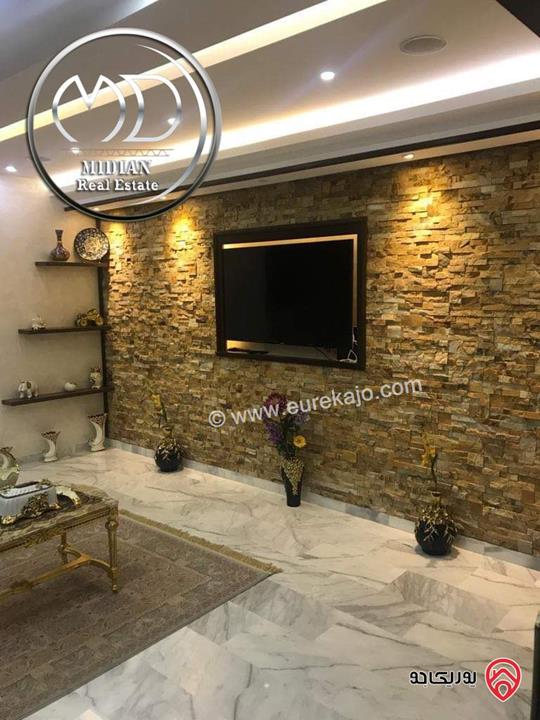 فيلا مستقلة مساحة البناء 650م على أرض 750م تشطيبات و ديكورات سوبر ديلوكس مع تراسات و حدائق بسعر مميز جداً للبيع في عمان - ام اذينة